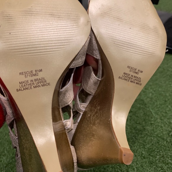 Carlos Santana gold wedges size 8.5 never worn - Picture 2 of 5